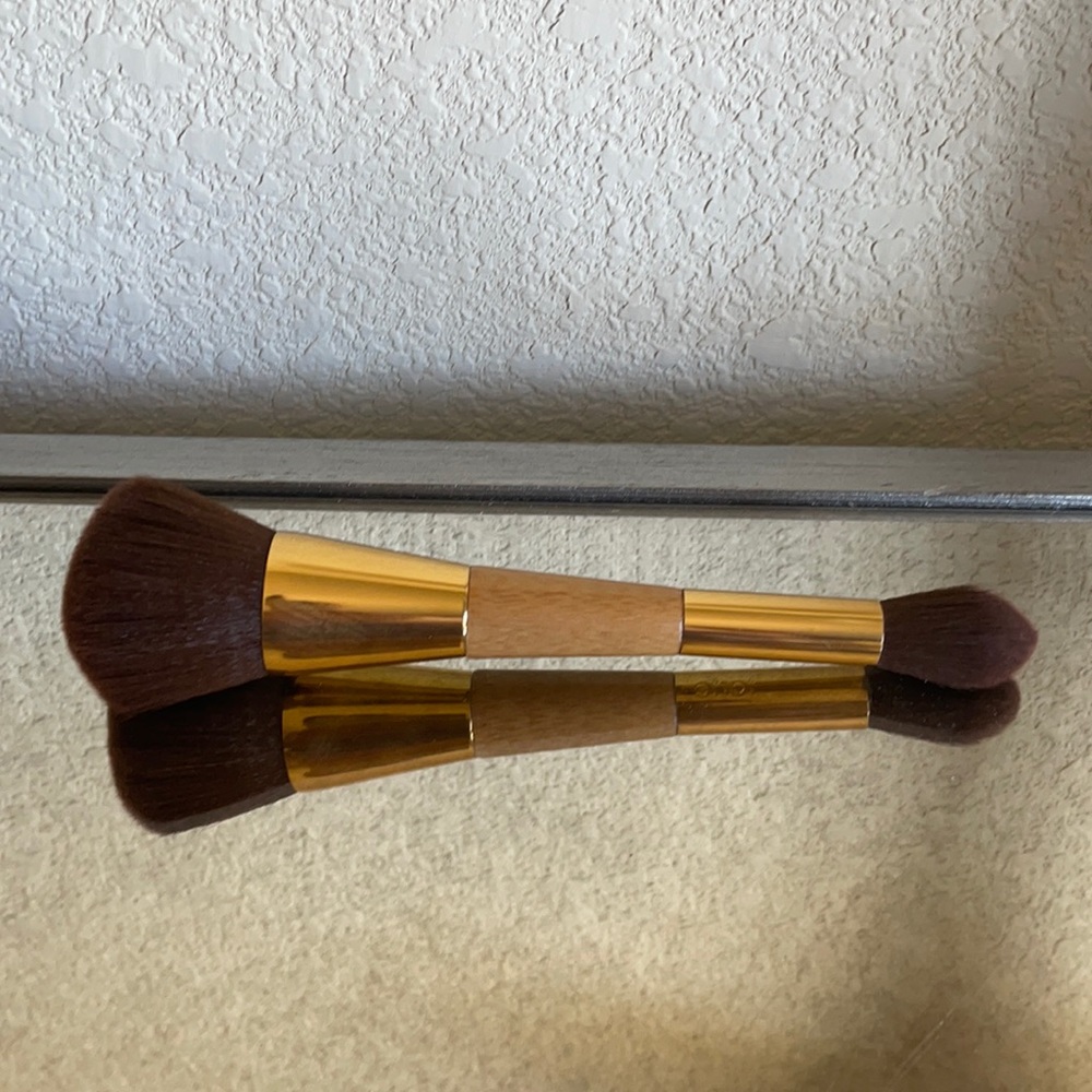 💫CLOSING SALE💫 Tarte double ended powder brush